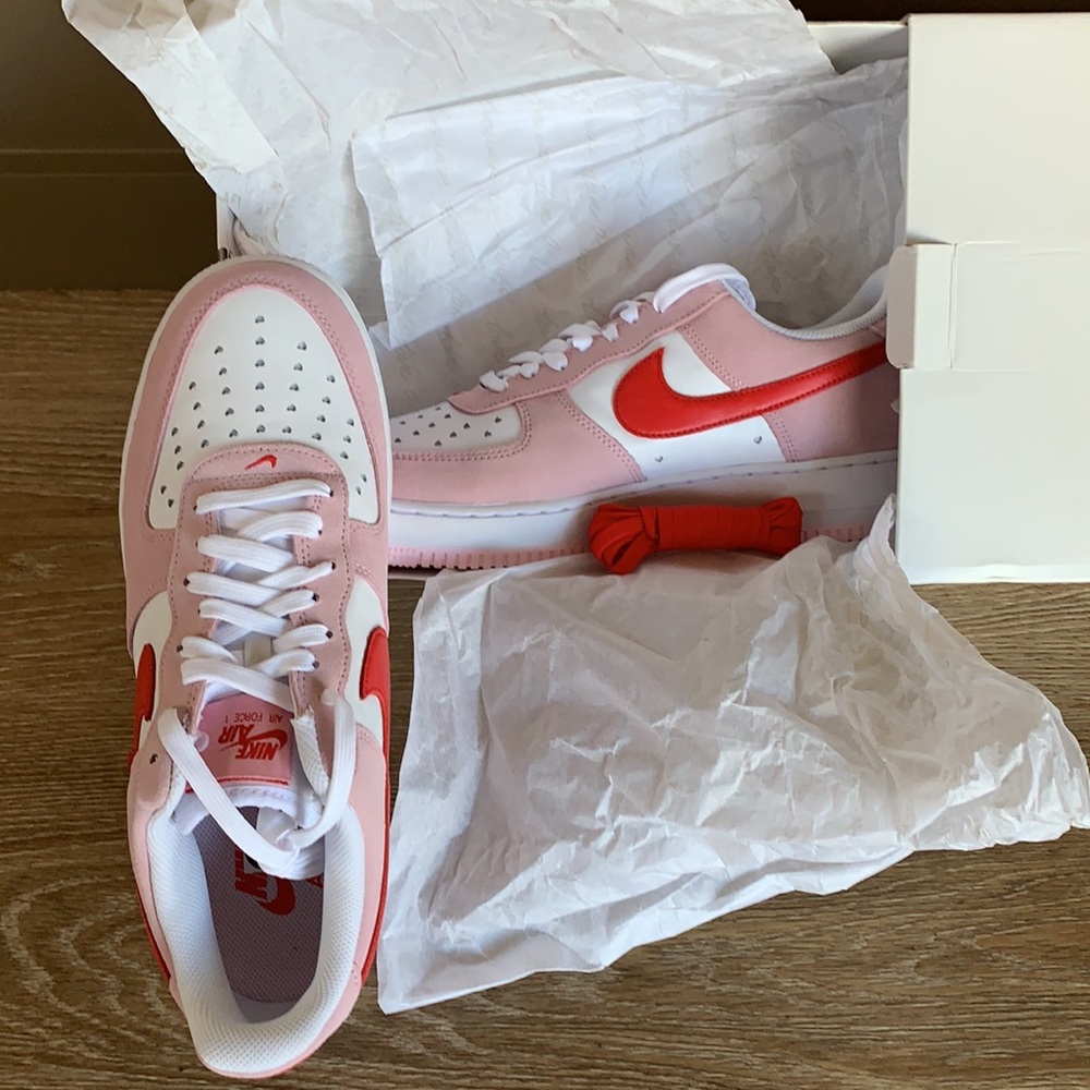 Air Force 1 QS Valentines Day - Picture 4 of 7